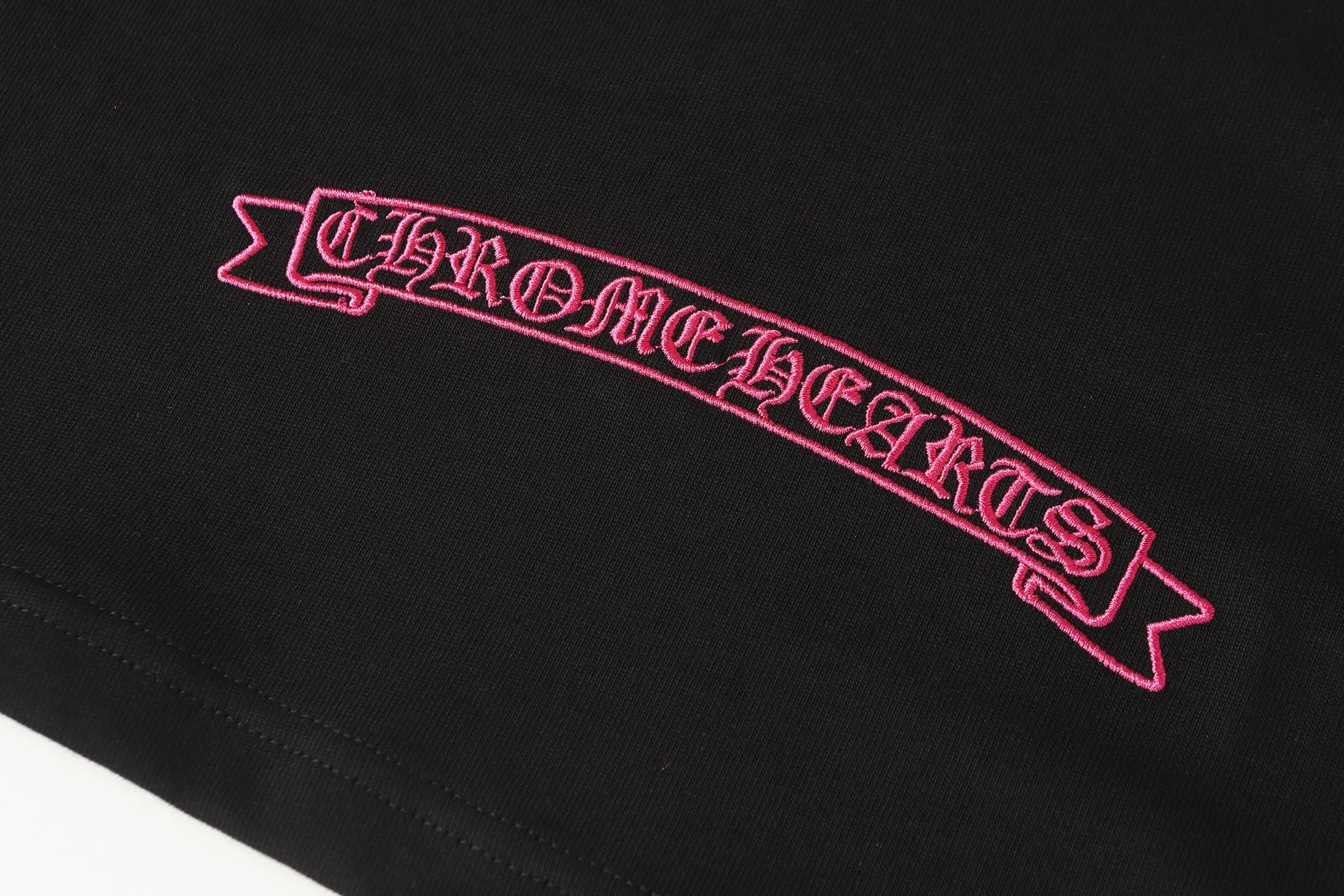 P160 💰 Actual pictures [High-end quality] Code: 8913# Color: Black White Size: S to XXL 2026ss Internet celebrity cross🔥New Chrome Hearts 320g customized fabric Chrome heart round neck short sleeves Use personalized embroidered tassel technology Loose version for men and women